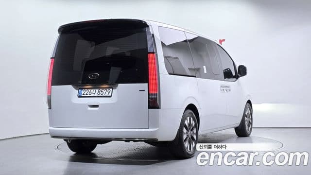 Staria 4WD Lounge 7 locuri