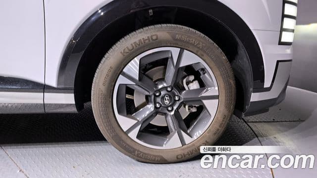 (LX3) Benzină 2.5T 4WD 7 locuri