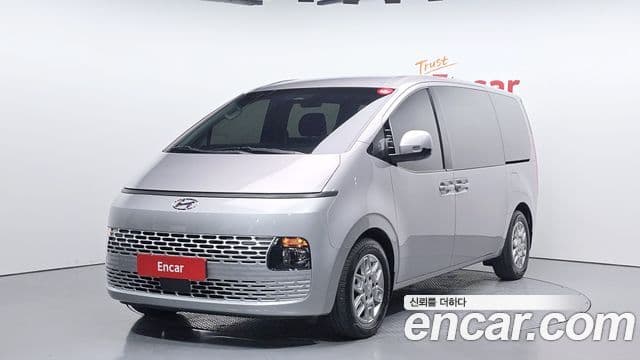 Staria Tourer 9 locuri