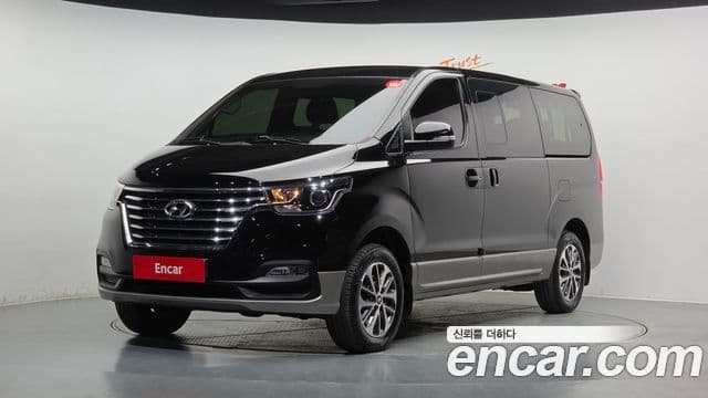 Grand Starex 4WD Urban 9 locuri