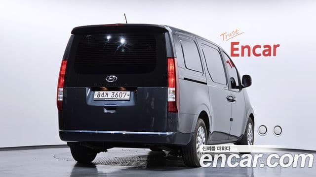 Staria Cargo 3 locuri