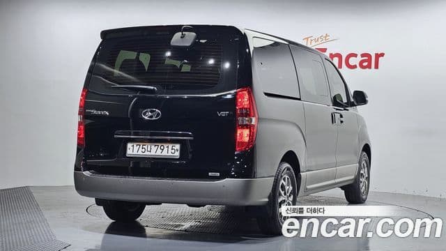 Grand Starex 4WD Urban 9 locuri
