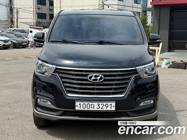 Grand Starex 4WD Urban 9 locuri