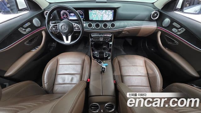 Clasa E E300 4MATIC Avantgarde