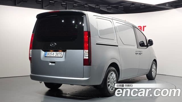 Staria Cargo 3 locuri