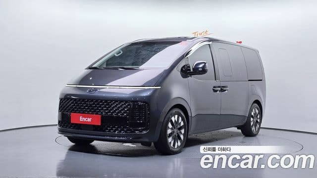 Staria 4WD Lounge 9 locuri