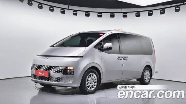 Staria Tourer 11 locuri