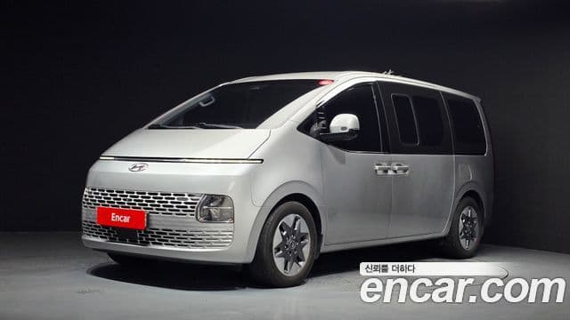 Staria Tourer 11 locuri