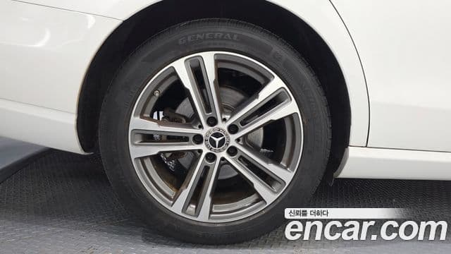 Clasa E E250 Avantgarde