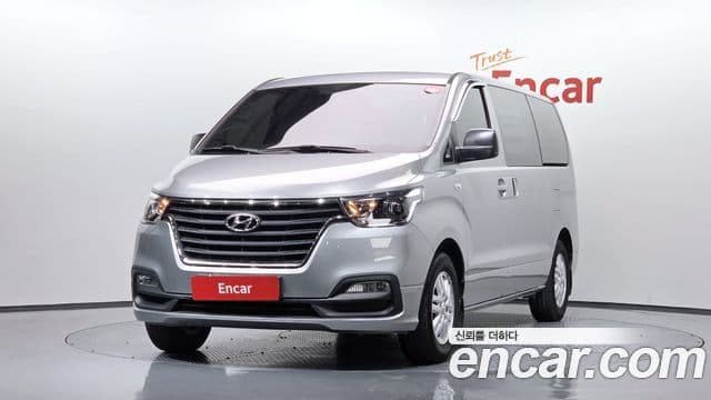 Grand Starex Van 3 locuri