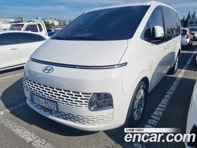 Staria Cargo 3 locuri