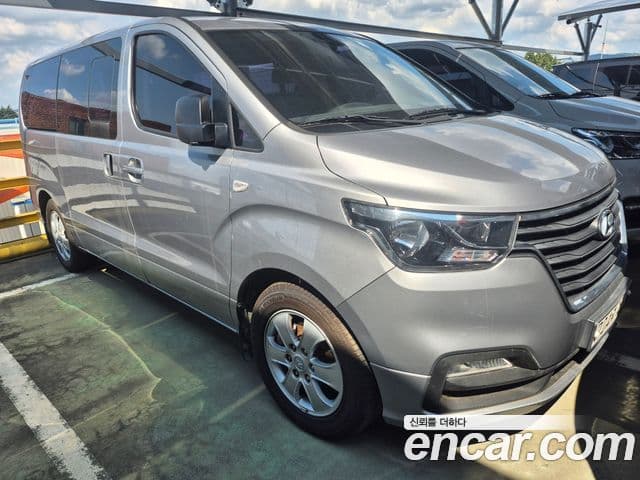 Grand Starex 4WD 12 locuri Wagon