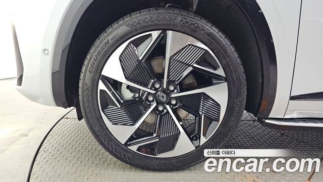 1.5 E-TECH Iconic 2WD