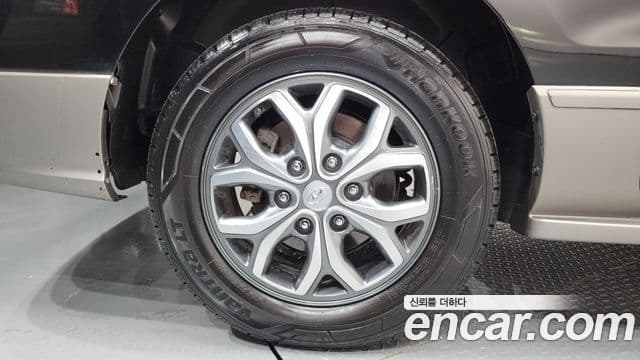Grand Starex 4WD Limousine