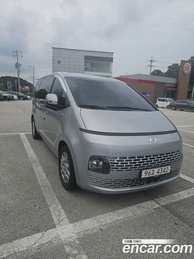 Staria Cargo 3 locuri