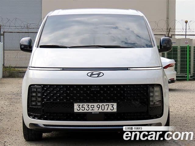 Staria L3.5 Lounge 7 locuri