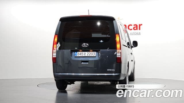 Staria Cargo 3 locuri