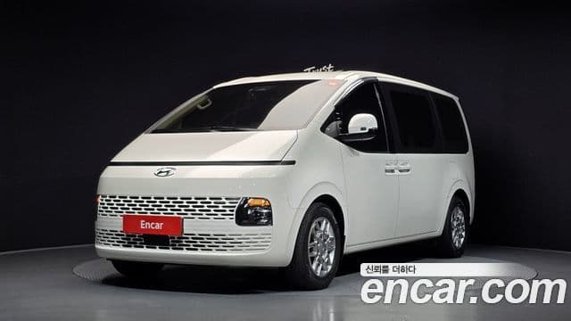 Staria Tourer 11 locuri