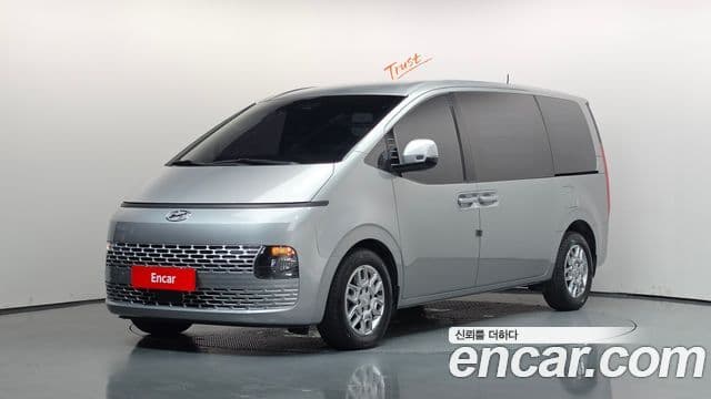 Staria Cargo 3 locuri
