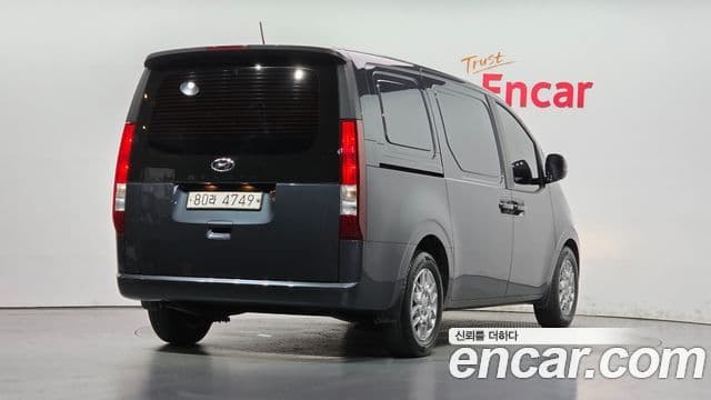 Staria Cargo 3 locuri