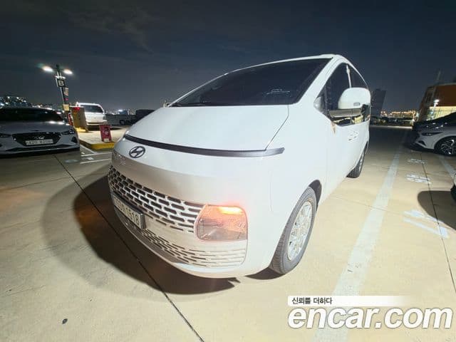 Staria Tourer 11 locuri