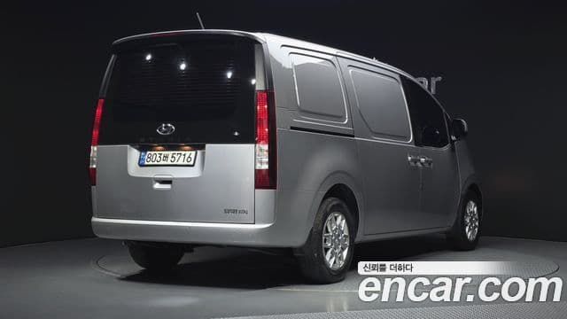 Staria Cargo 3 locuri