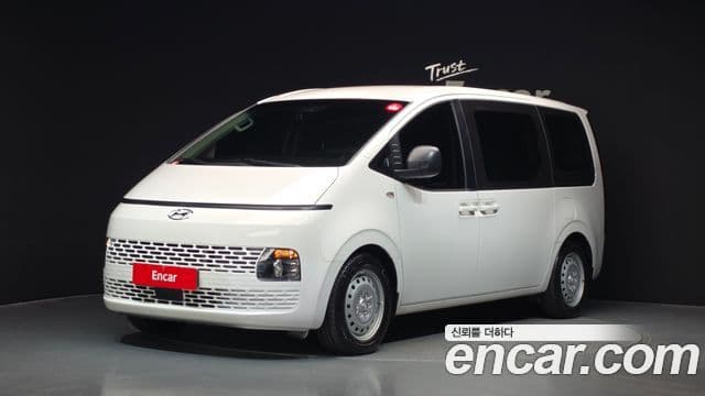 Staria Tourer 11 locuri