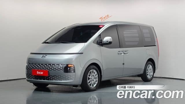 Staria Cargo 3 locuri