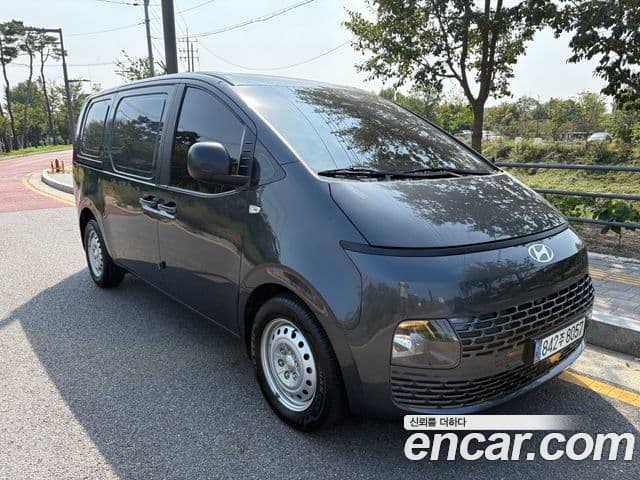 Staria Cargo 3 locuri