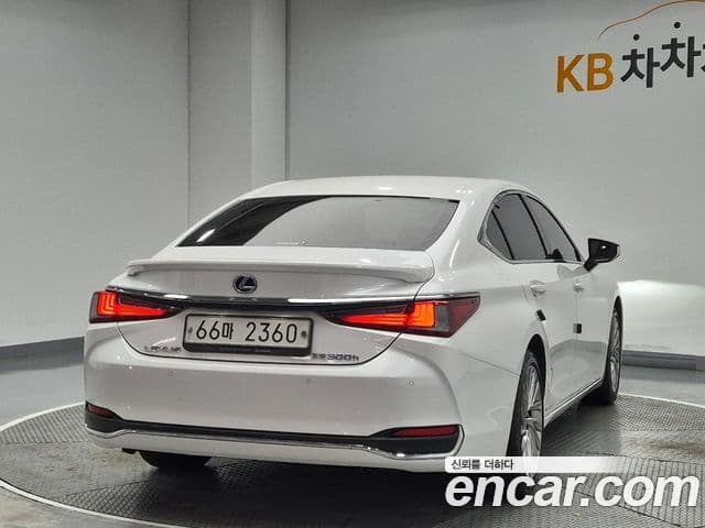 ES300h 7 Executive