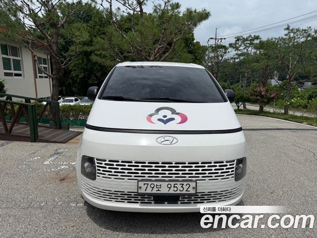 Staria Tourer 11 locuri