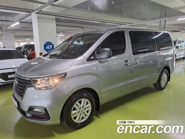 Grand Starex Van 3 locuri