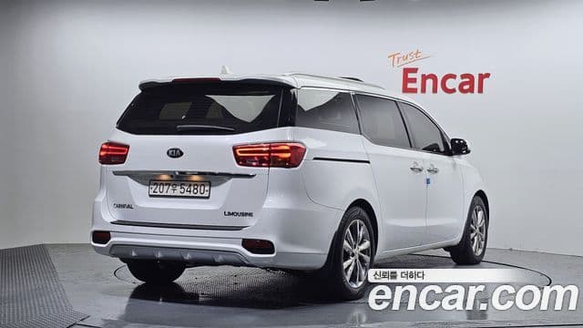 Carnival 7 locuri Limousine