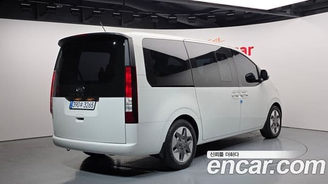 Staria Tourer 9 locuri