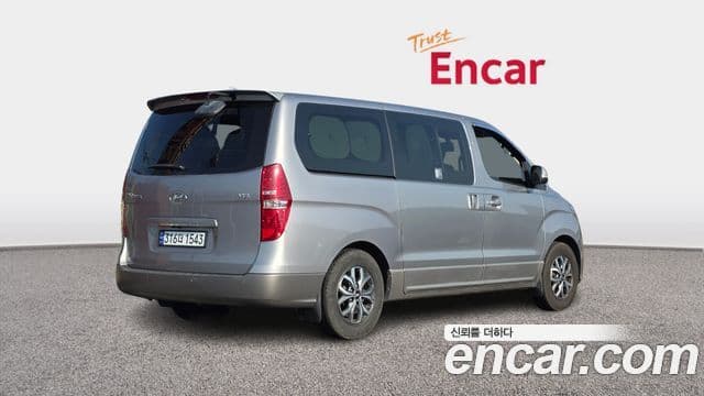Grand Starex Urban 9 locuri