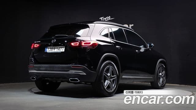 GLA- GLA250 4MATIC