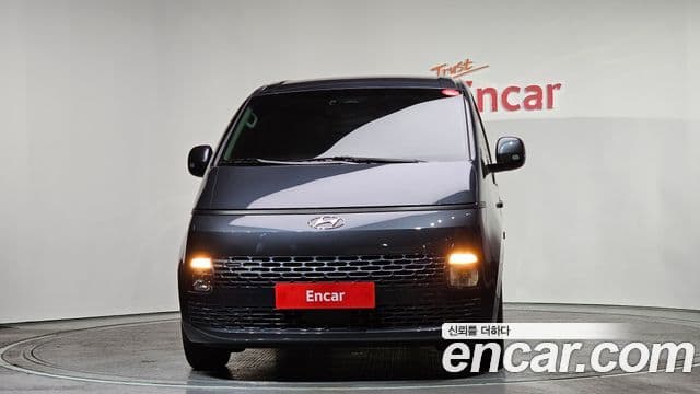 Staria L3.5 Cargo 5 locuri