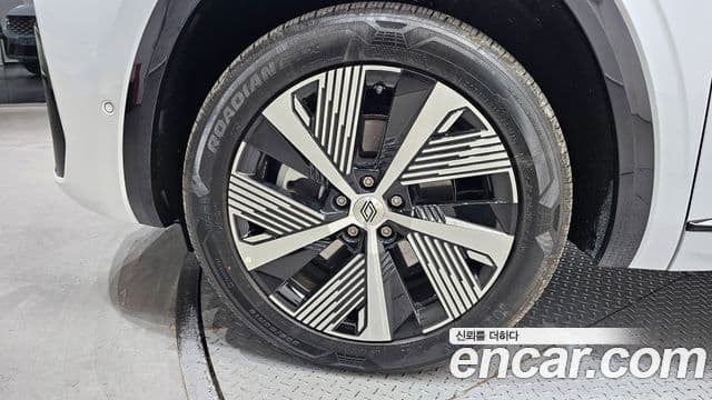 1.5 E-TECH Iconic 2WD