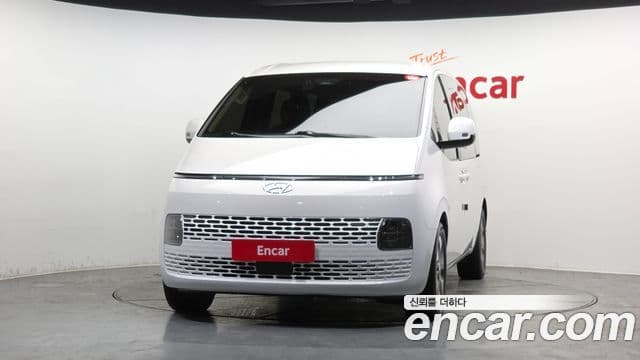 Staria 4WD Tourer 9 locuri