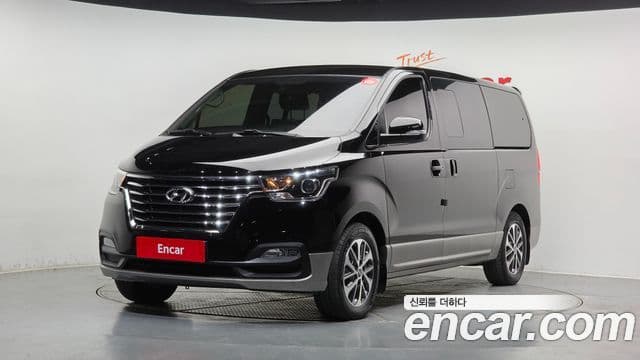 Grand Starex Urban 9 locuri