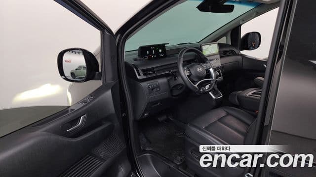Staria Tourer 9 locuri