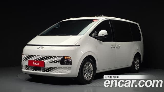 Staria Tourer 11 locuri