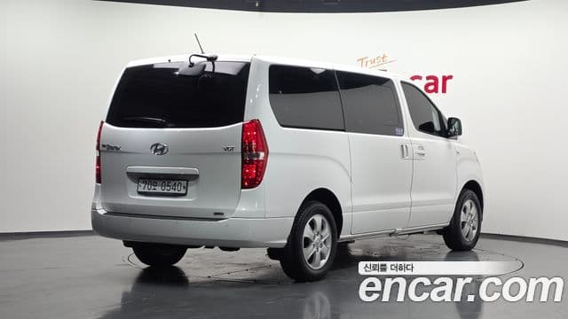 Grand Starex 4WD Wagon 12 locuri