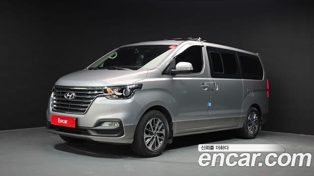 Grand Starex Urban 9 locuri