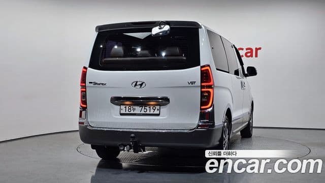 Grand Starex Urban 9 locuri
