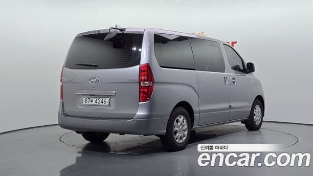 Grand Starex Van 5 locuri