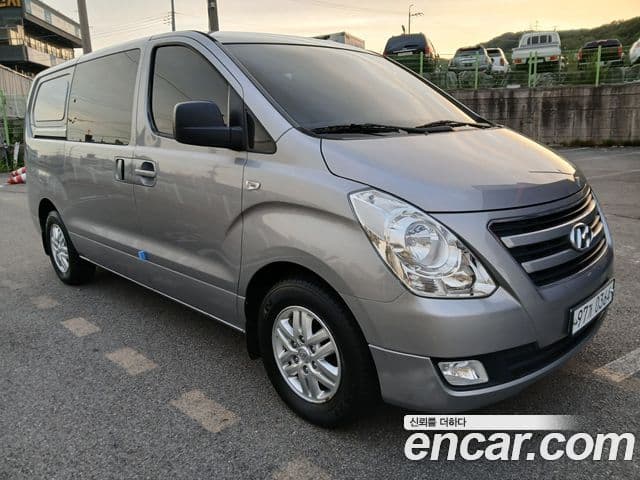 Grand Starex 5 locuri Van