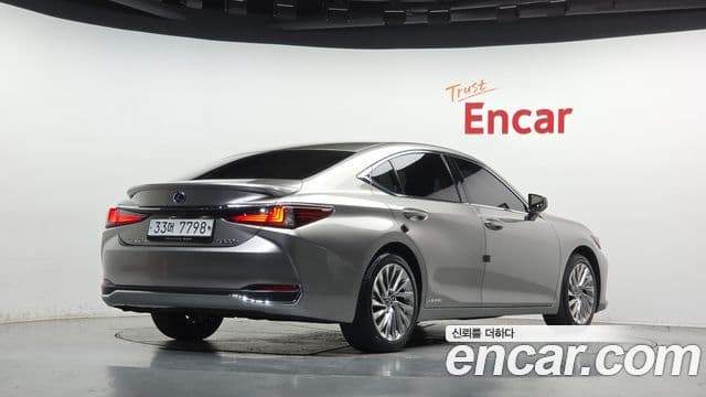 ES300h 7 Executive