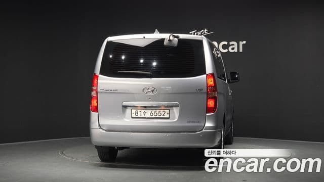 Grand Starex Van 5 locuri