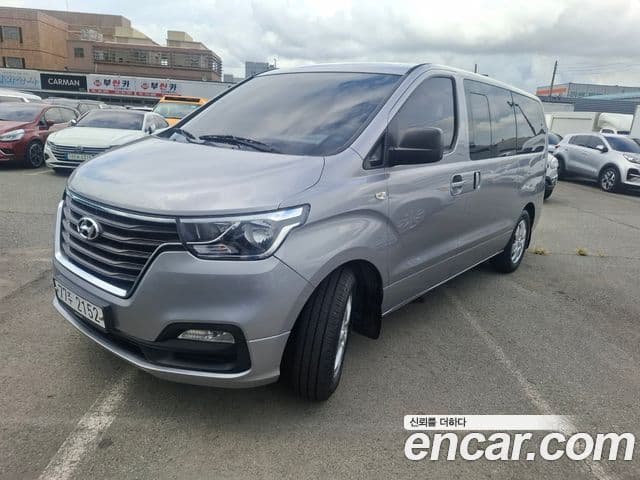 Grand Starex Wagon 12 locuri
